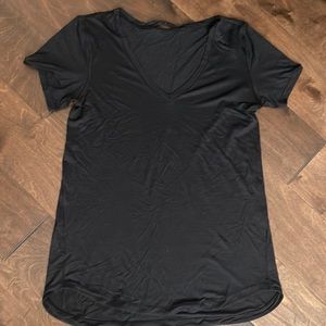 EUC Lululemon tee